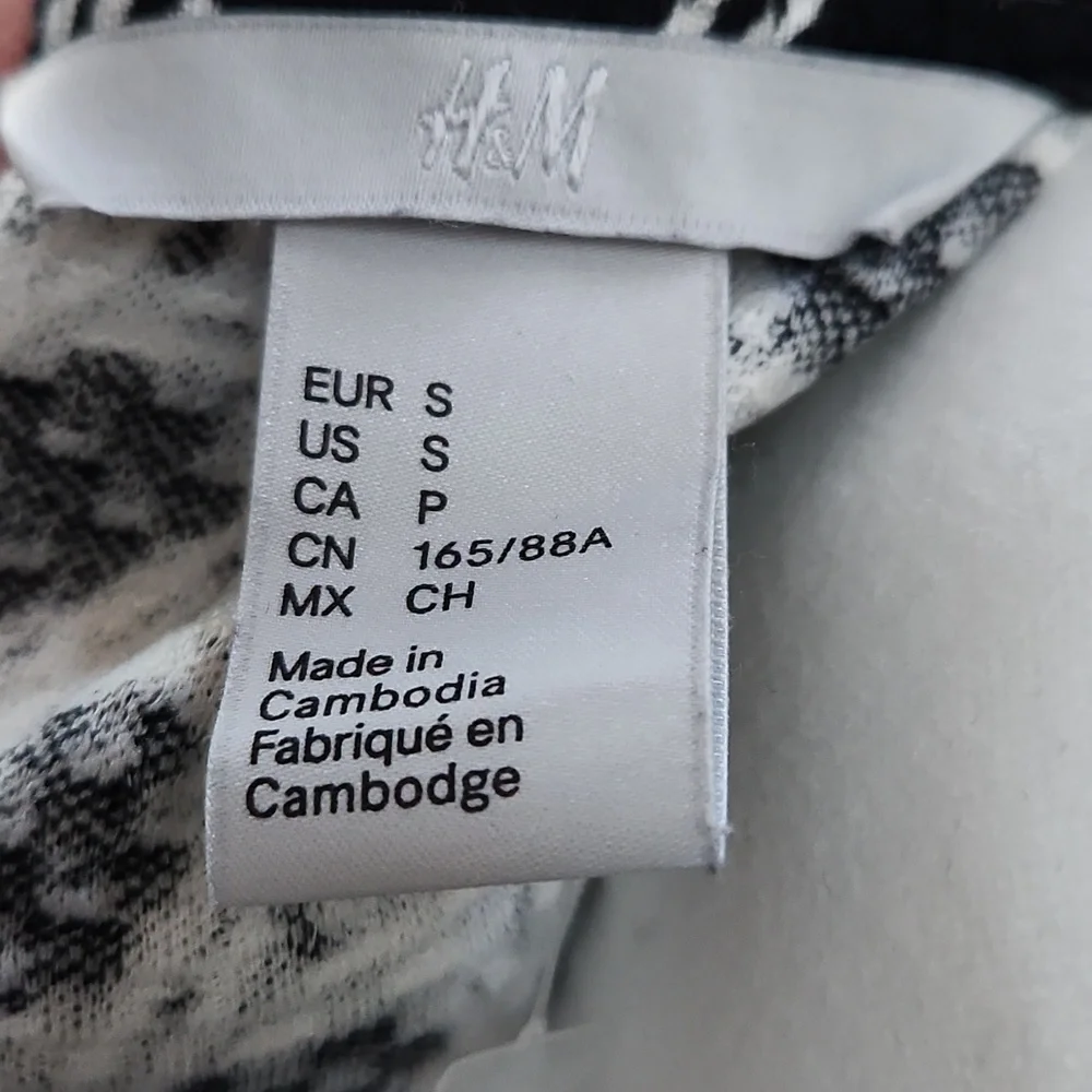 H&M Geometric Print Strechy Shift Dress - Picture 5 of 7